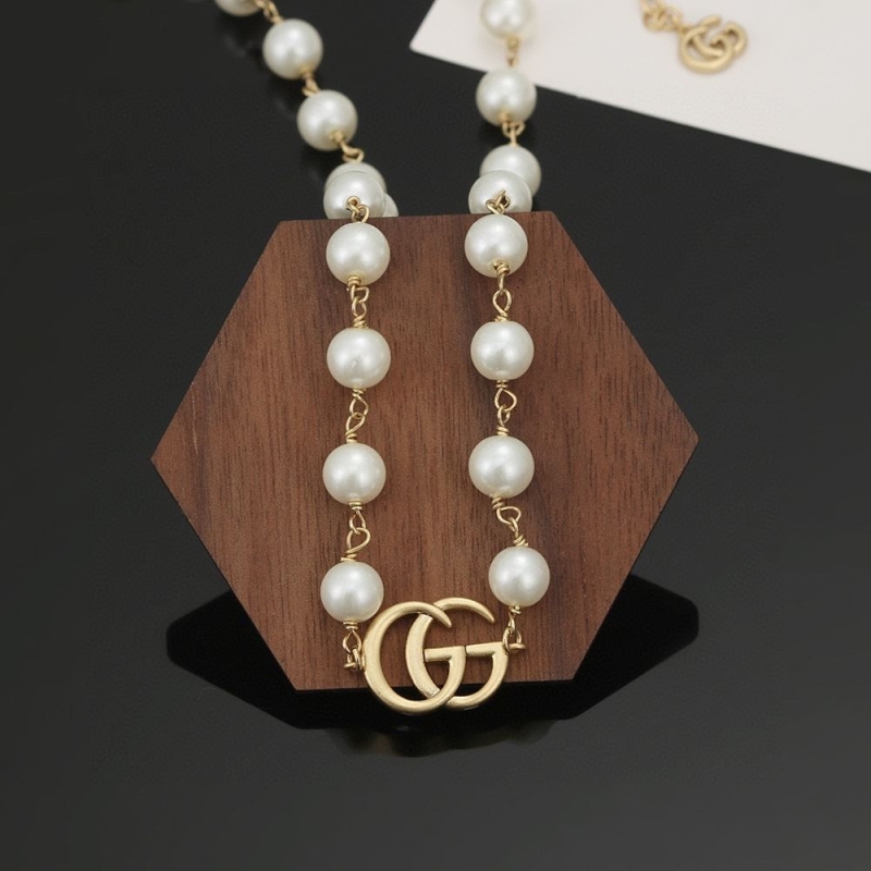 G*u*i necklaces